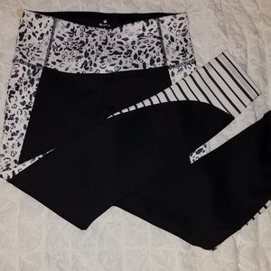 Apana black and white work out leggings.